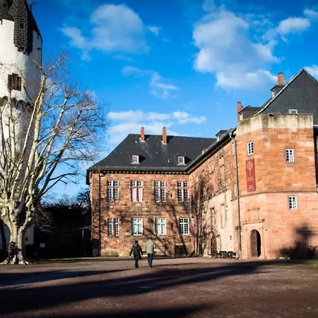 Pixie Hanau